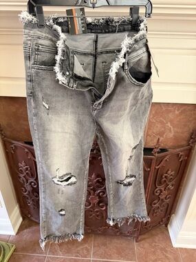 Risen Women's Distressed Cropped Jeans - Washed Gray